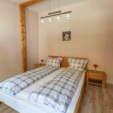 Апартаменти Classmed House *